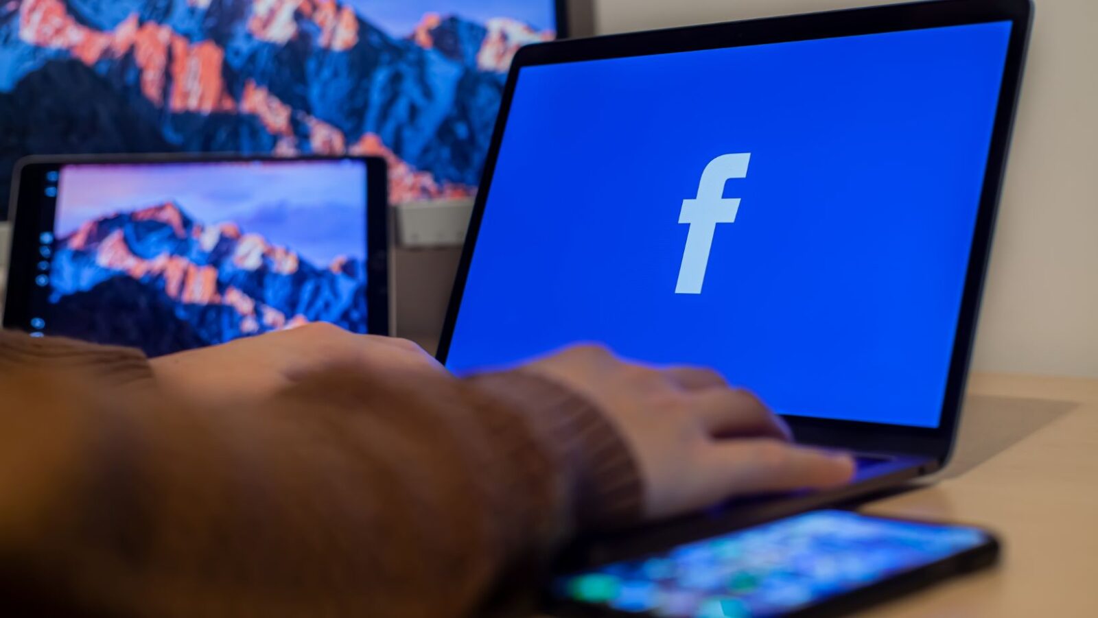 How To Catch Facebook Stalkers? How Can You Tell If A Non Friend Is Looking At Your Facebook Page