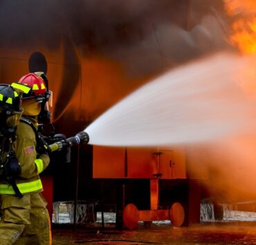 florida man dies in explosion after trying to microwave a microwave