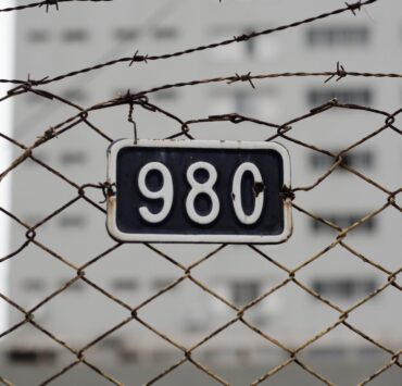 do they force you to cut your hair in jail