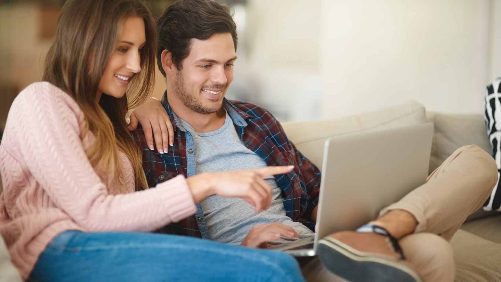 When a Guy Lets You Stay at His Place Alone: Navigating The Situation With Confidence