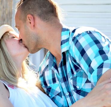 will a man kiss a woman he is not attracted to