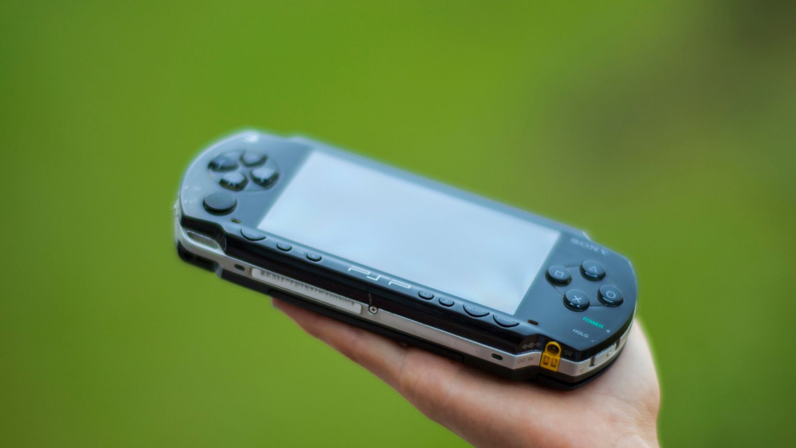 Which handheld pc reigns supreme in 2025
