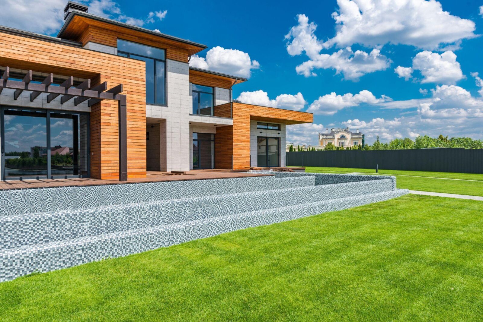 Quick Garden Maintenance Tips That Make Your Home Look Cared For